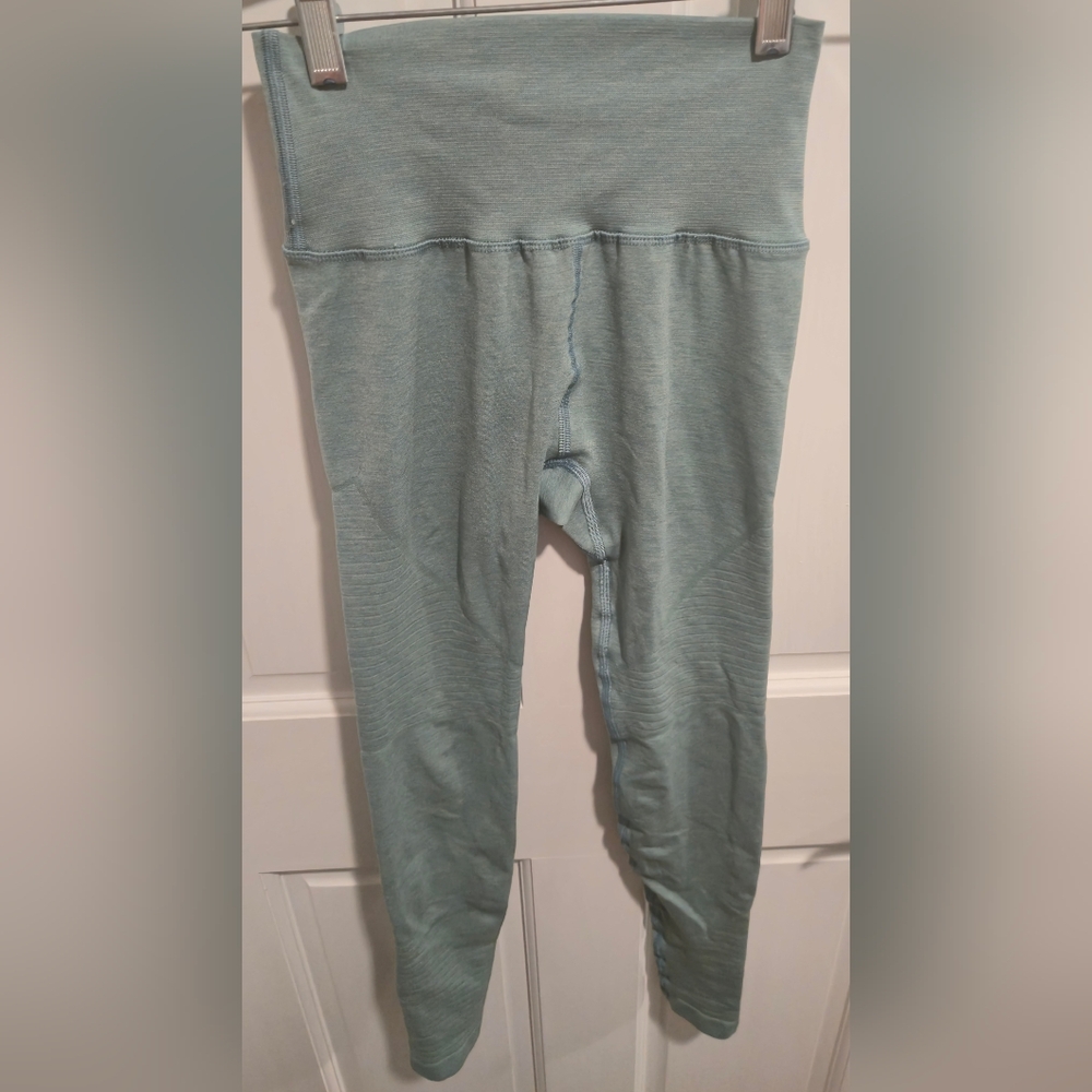 Alphalete Sky Blue High-Waist Leggings. Size. S